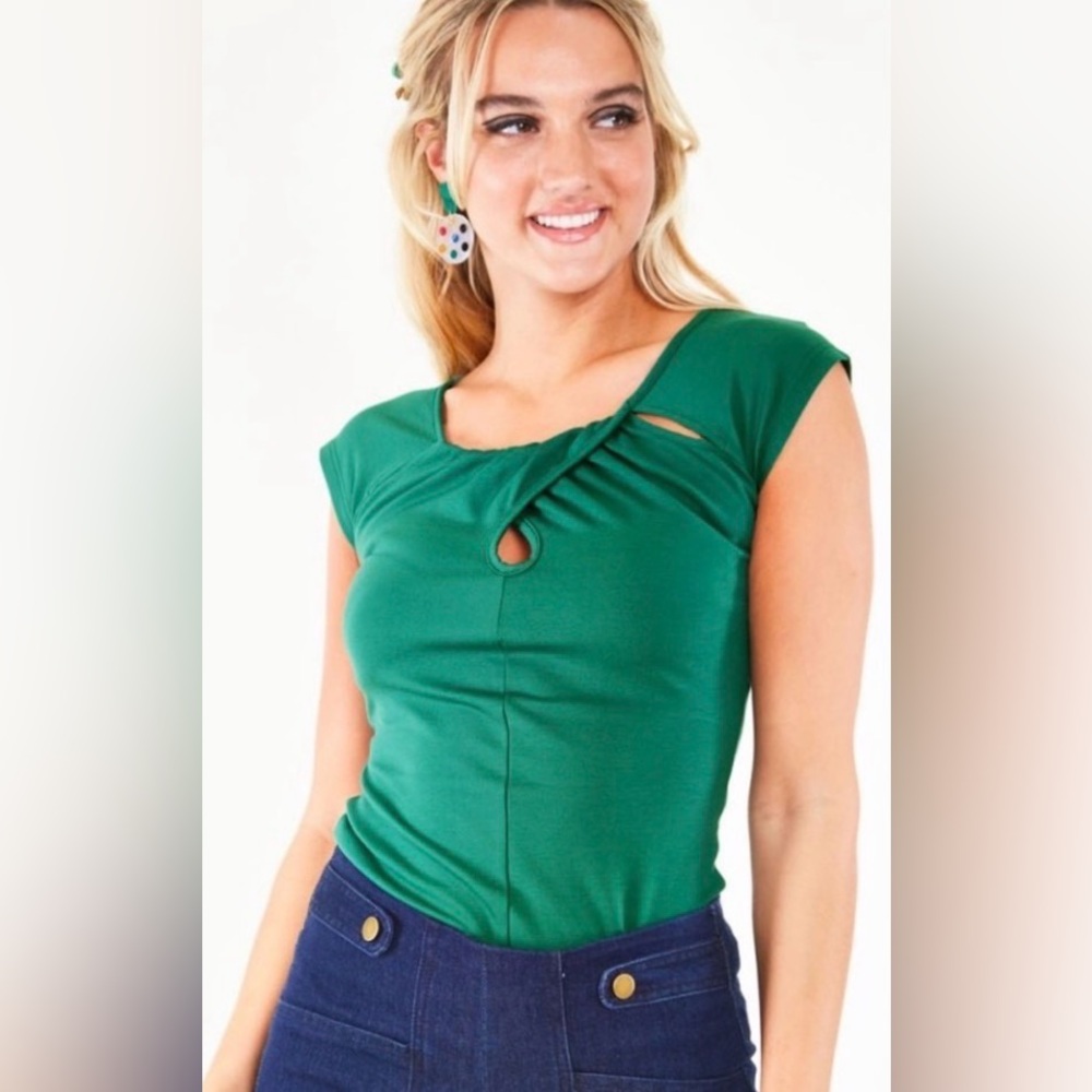 Voodoo Vixen Green Retro-Style Cap Sleeve Top with Keyhole Accent